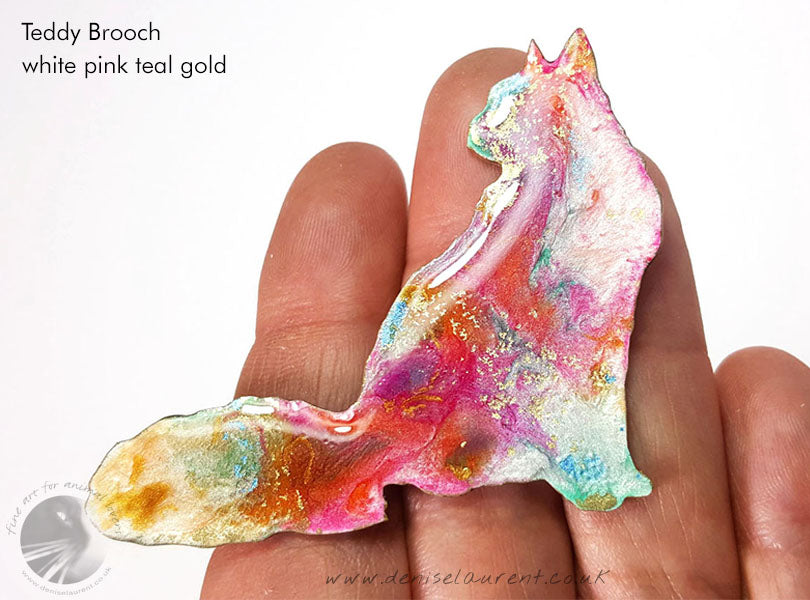 colourful cat brooch in pinks and gold