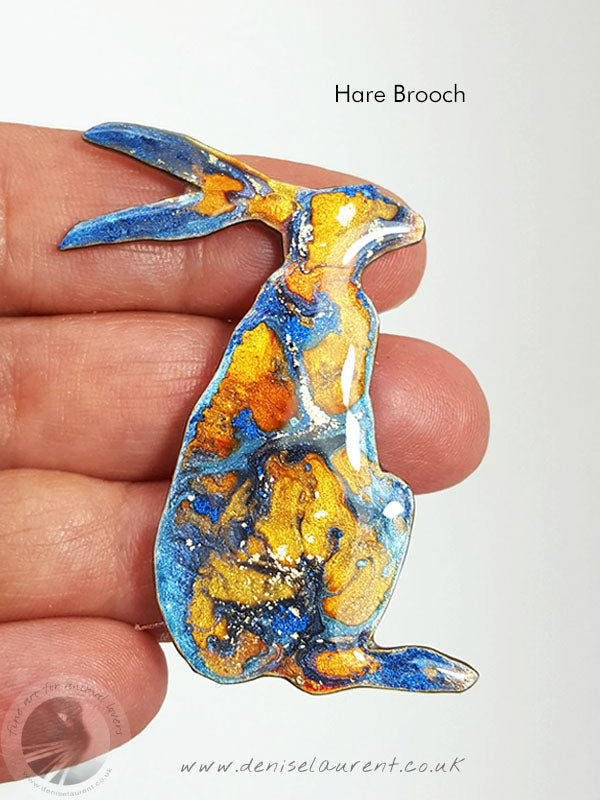 A flying magpie brooch commission, full of sparkle.