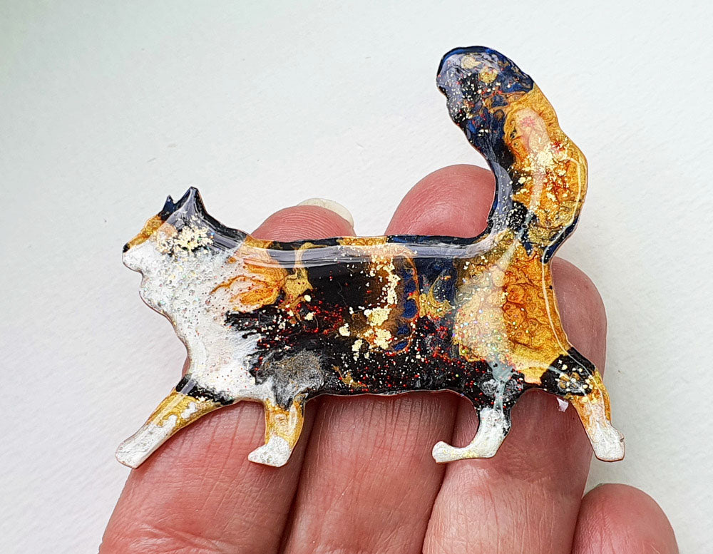 Walking Maine Coon Cat Brooch - Hecta 2